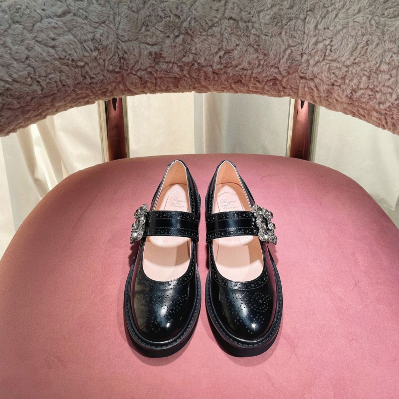roger u1u1er flat shoes